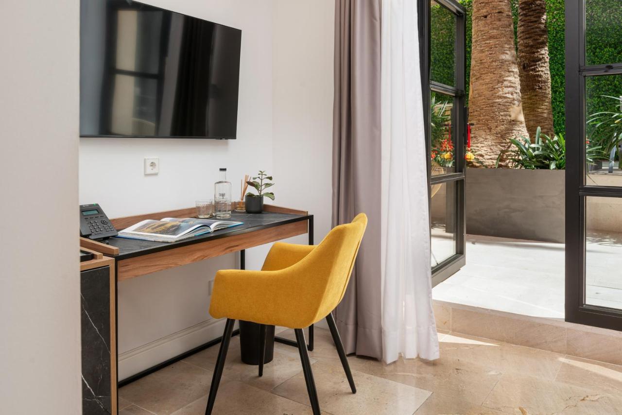 Deluxe Double Room Pool View