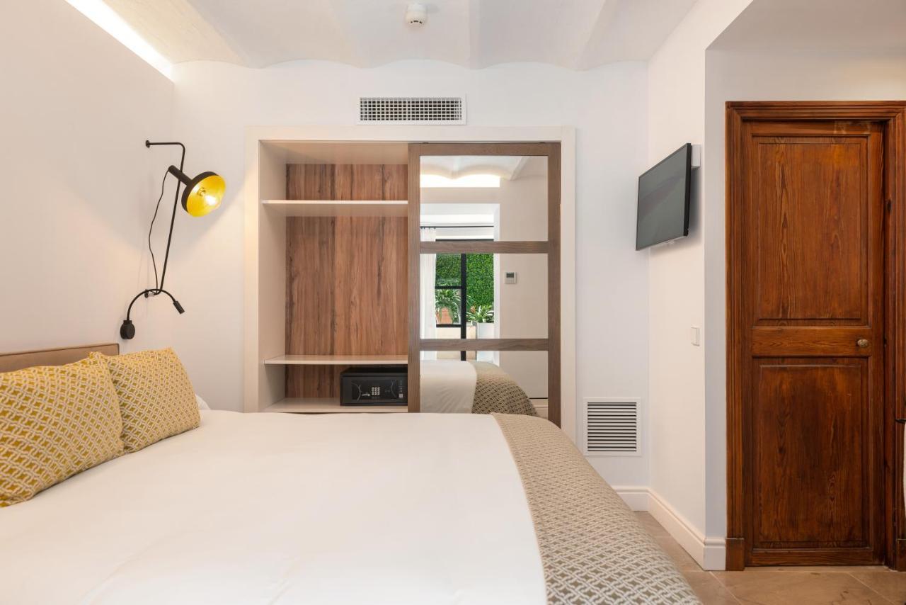 Deluxe Double Room Pool View