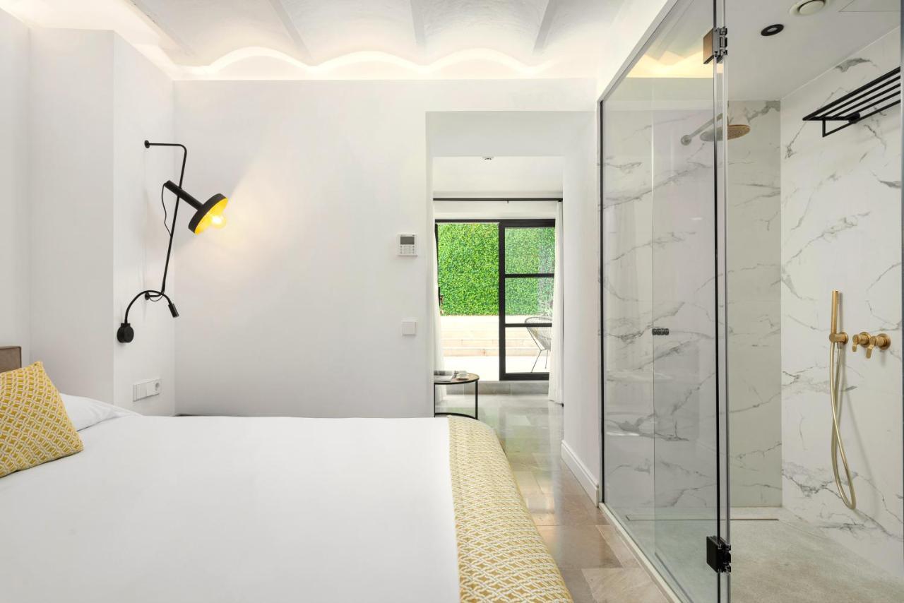 Deluxe Double Room Pool View